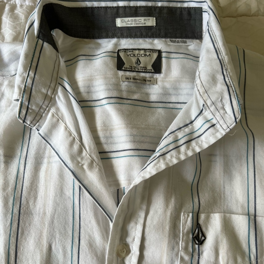 Men’s volcom button down shirt